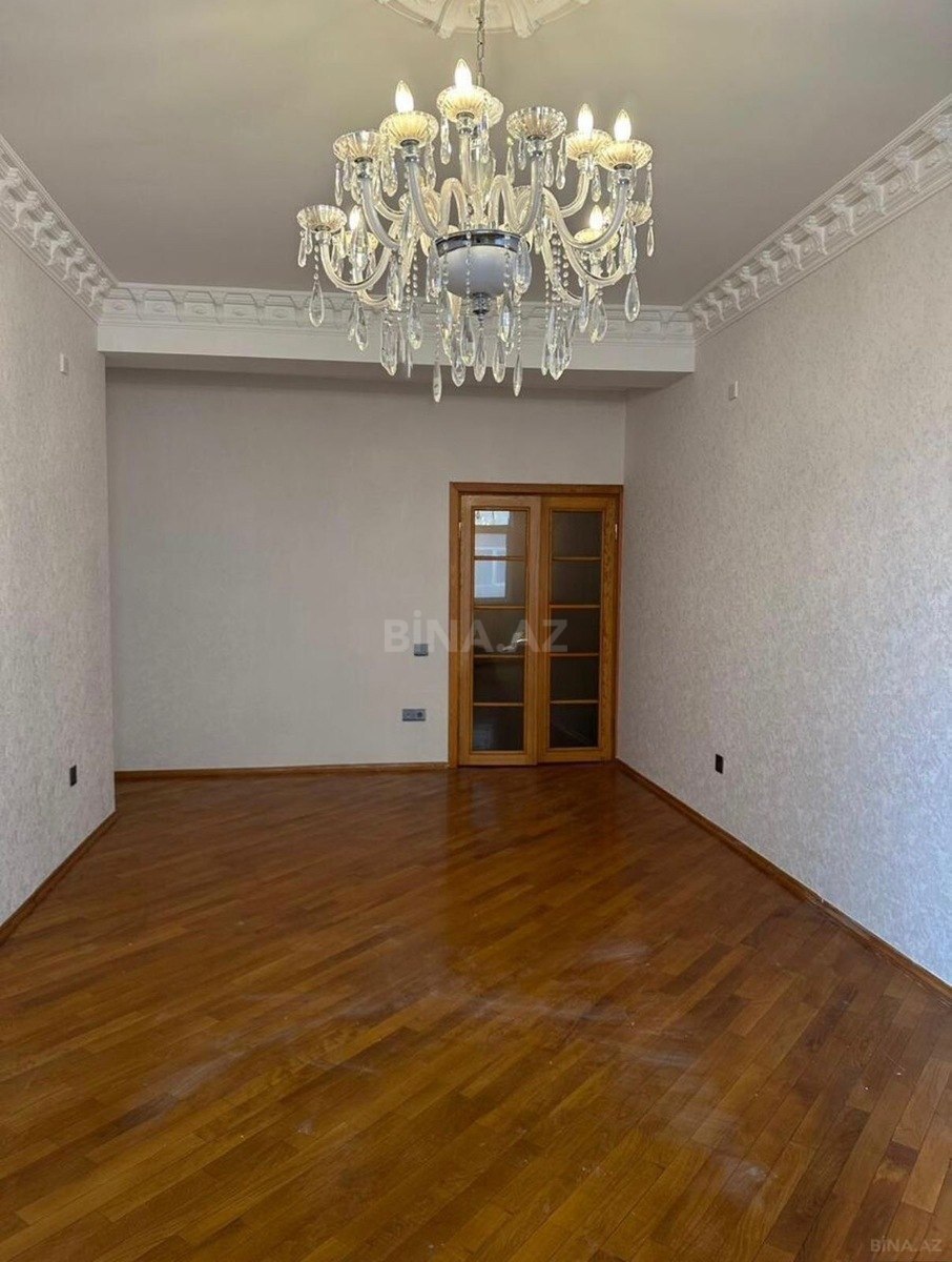 Satılır 3 otaqlı mənzil 125 m²