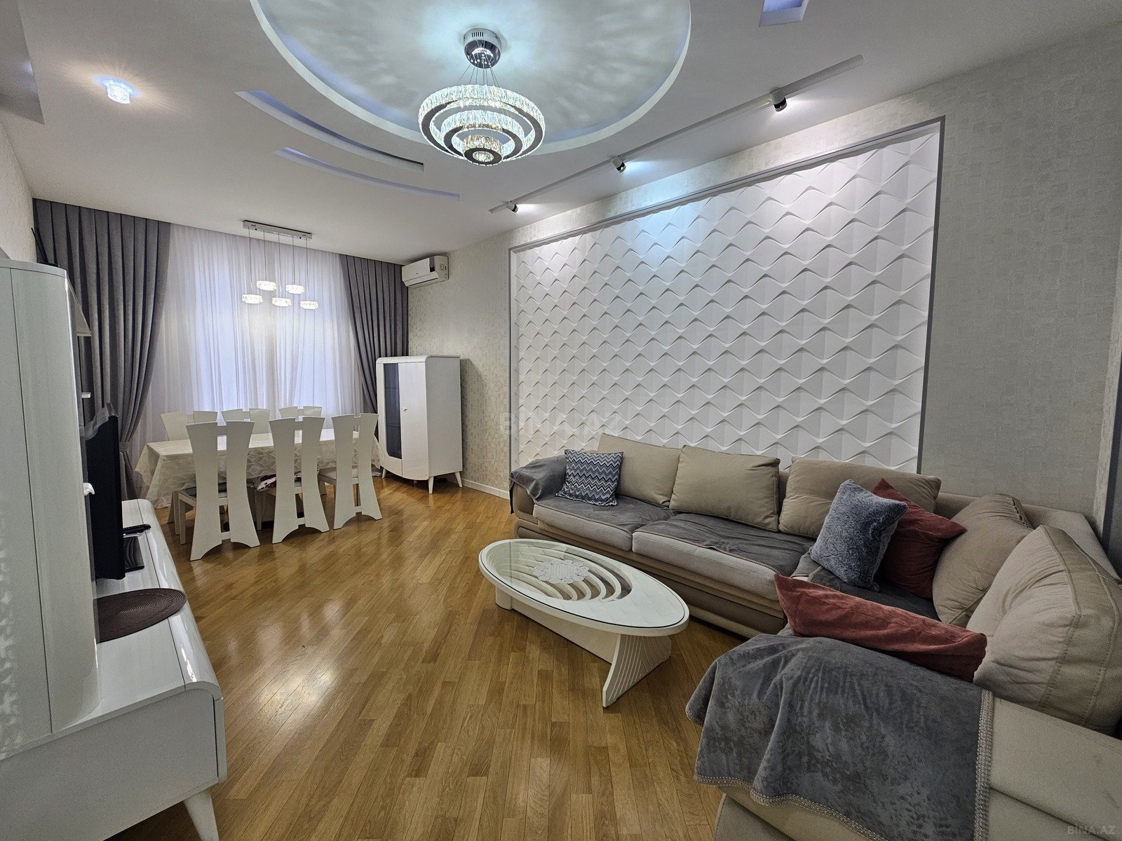 Satılır 3 otaqlı mənzil 110 m²