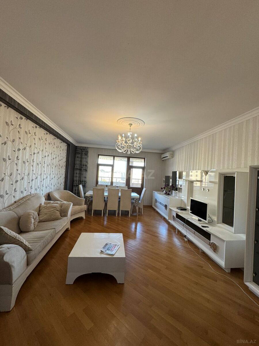 Satılır 4 otaqlı mənzil 180 m²