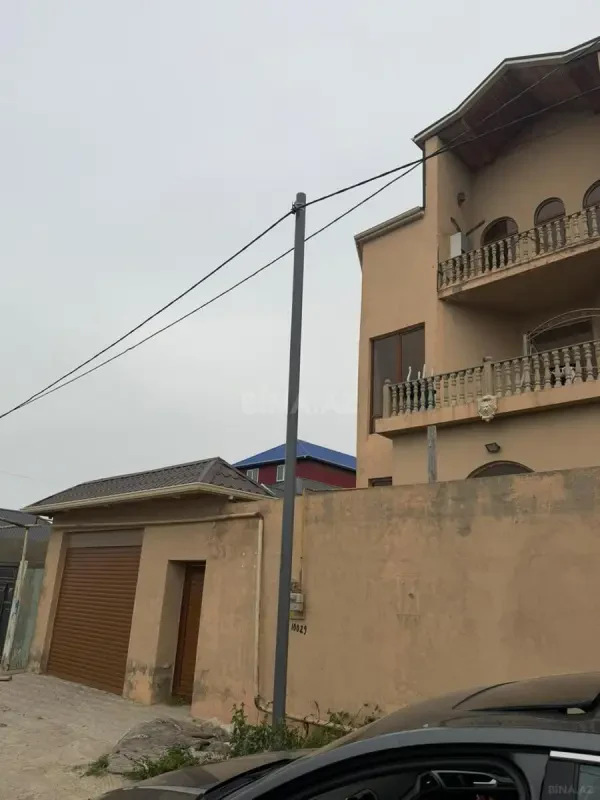 Satılır 5 otaqlı həyət evi 330 m²