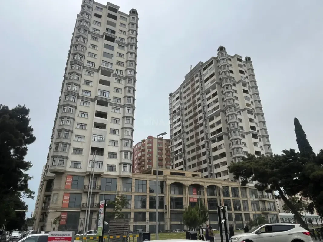 Satılır 3 otaqlı mənzil 136.2 m²