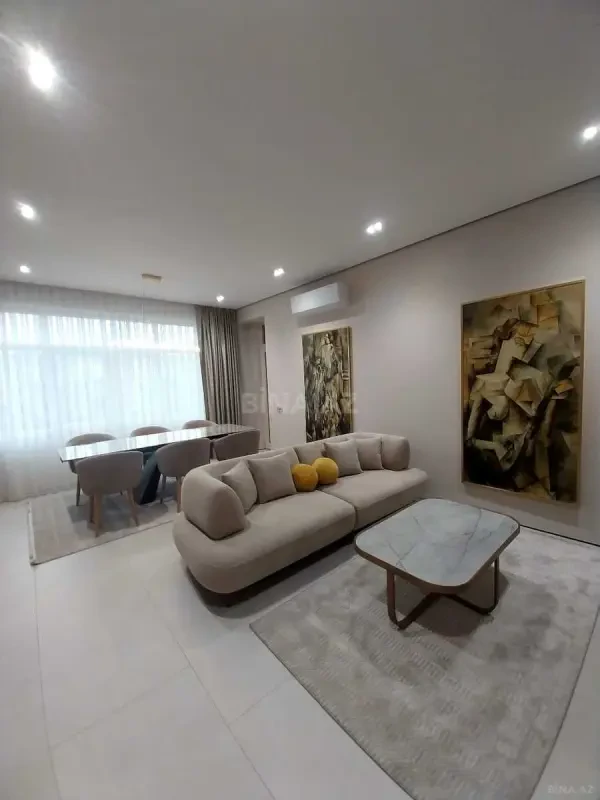 Satılır 3 otaqlı mənzil 108 m²
