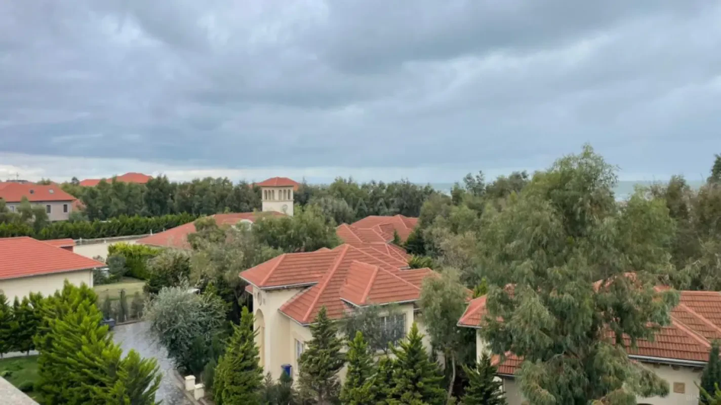 Kirayə verilir 6 otaqlı mənzil 400 m²