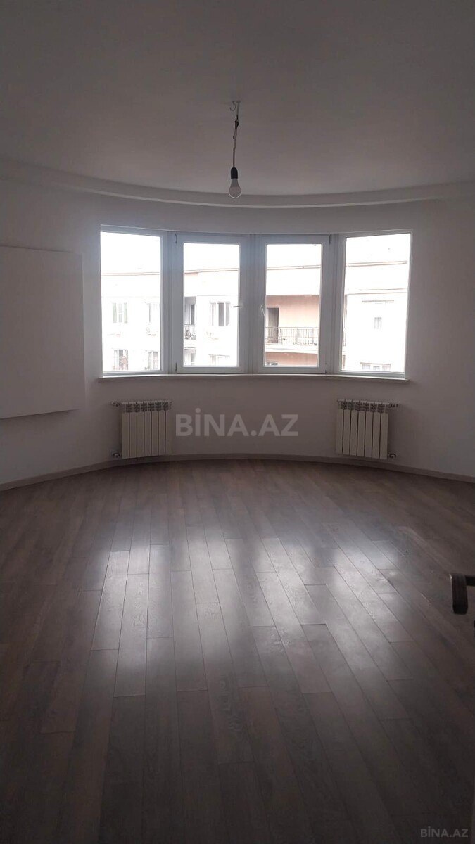 Satılır 2 otaqlı mənzil 93 m²
