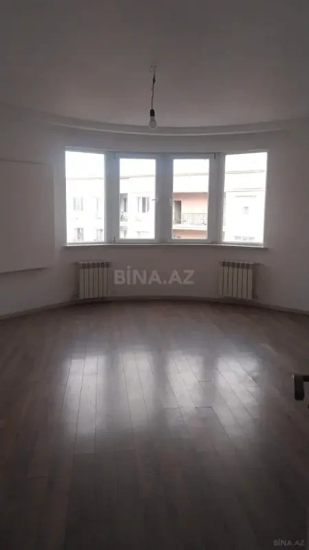 Satılır 2 otaqlı mənzil 93 m²
