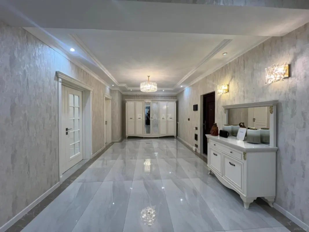 Satılır 3 otaqlı mənzil 128 m²