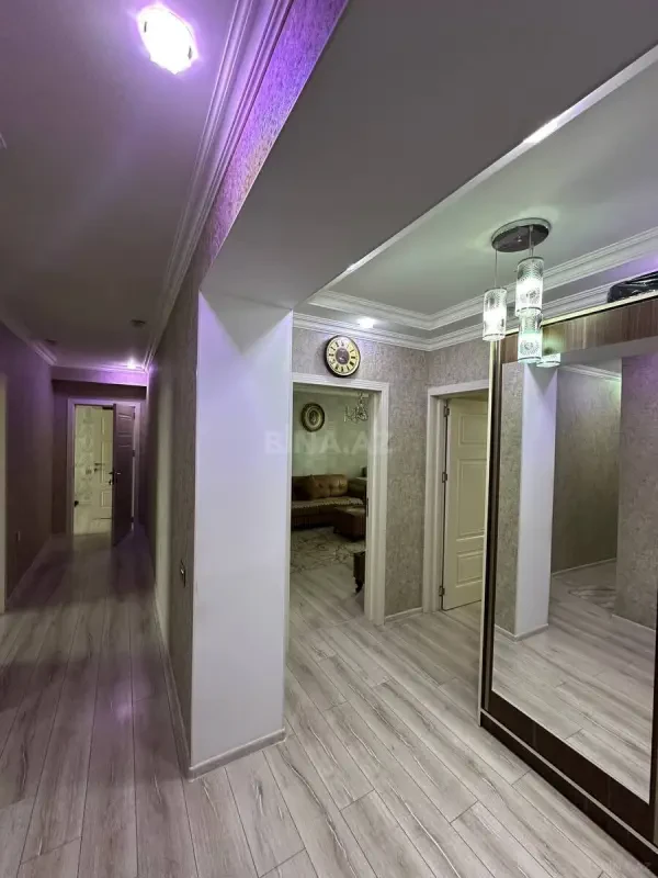 Satılır 4 otaqlı mənzil 110 m²