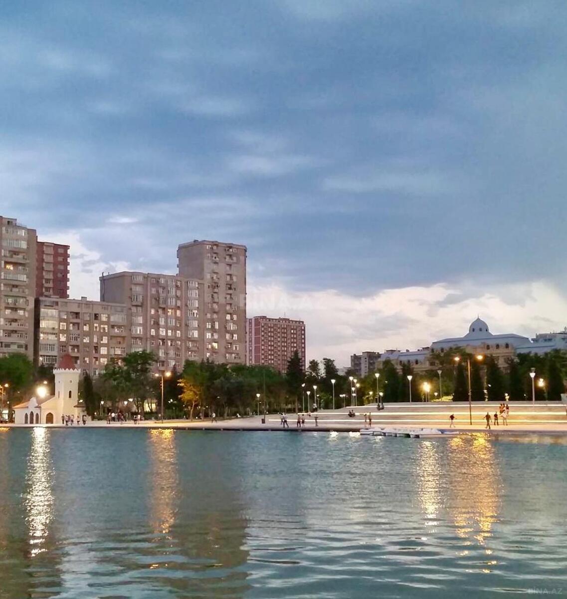 Satılır 4 otaqlı mənzil 200 m²