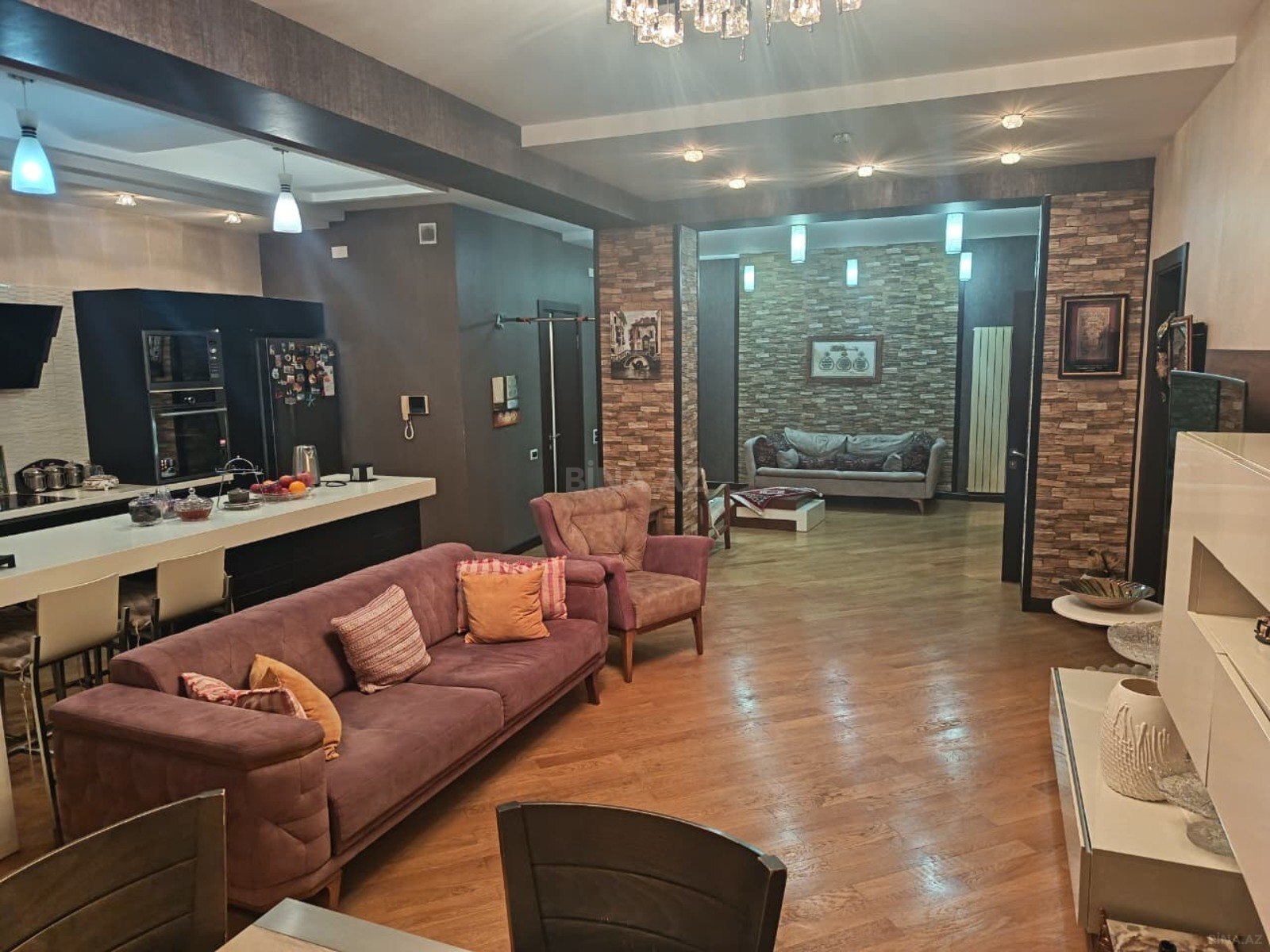 Satılır 3 otaqlı mənzil 145 m²