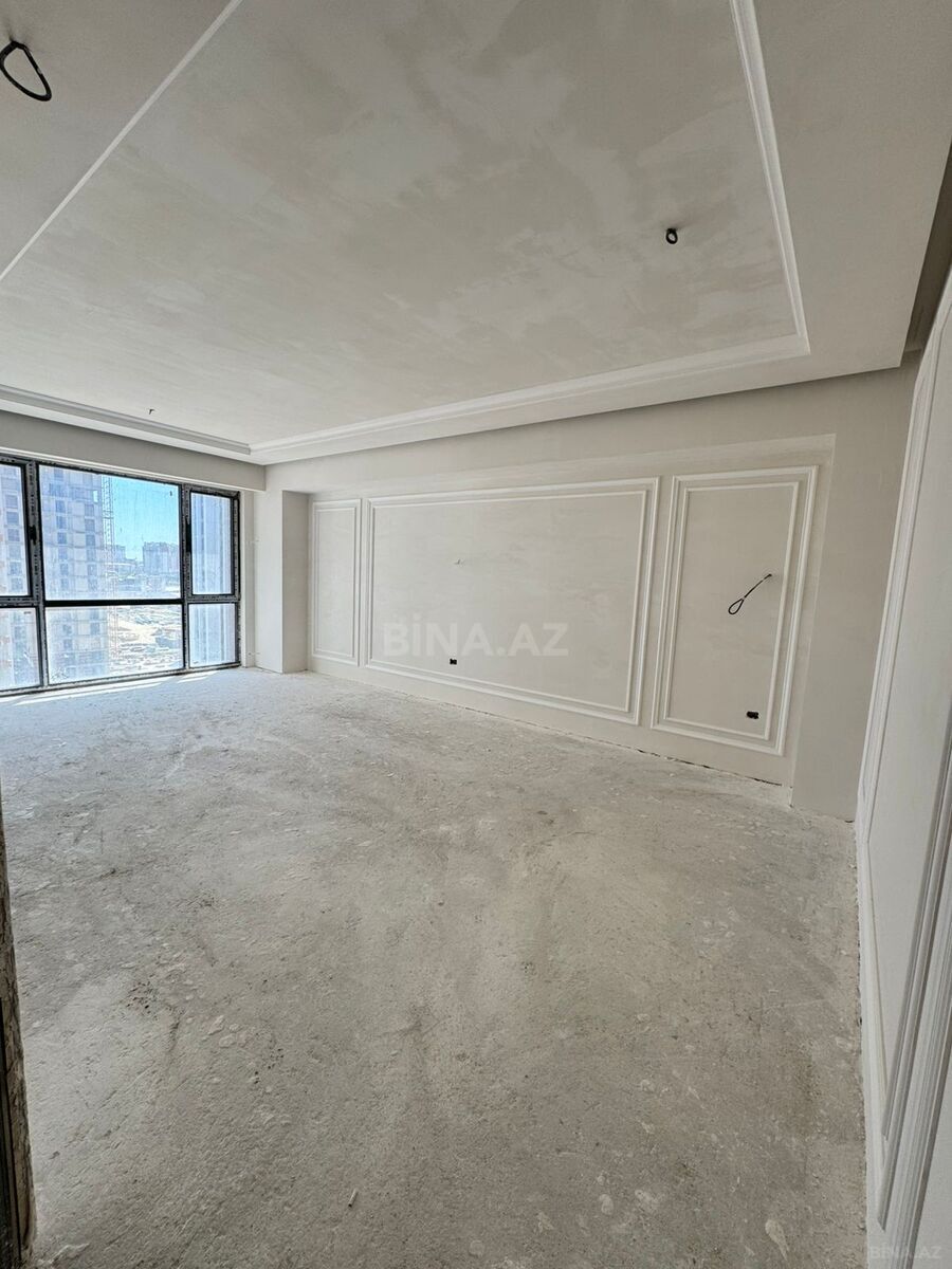 Satılır 4 otaqlı mənzil 130 m²