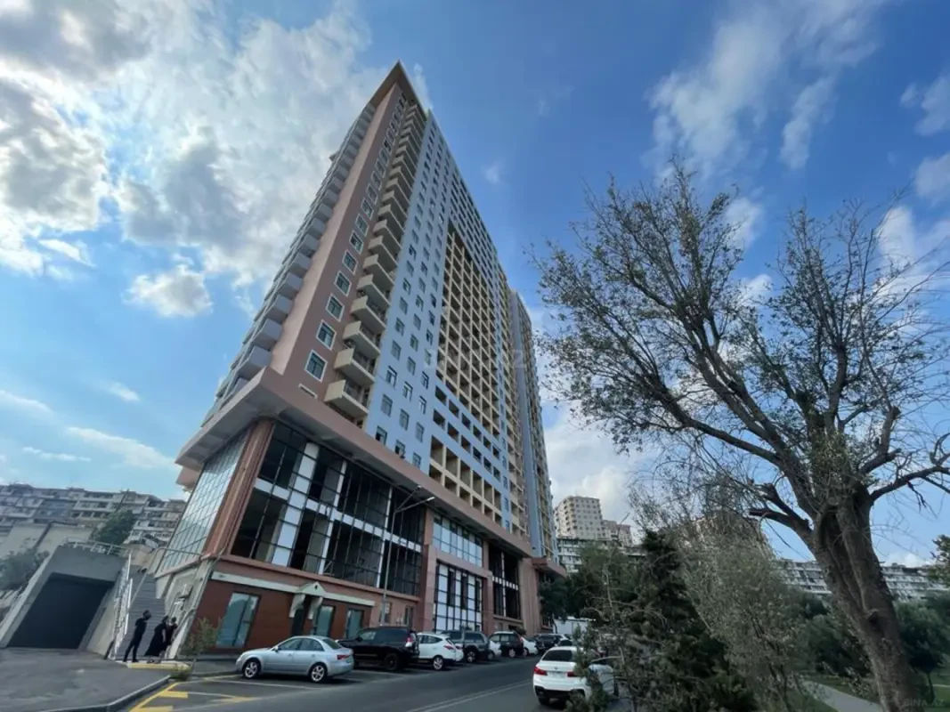 Satılır 4 otaqlı mənzil 187 m²