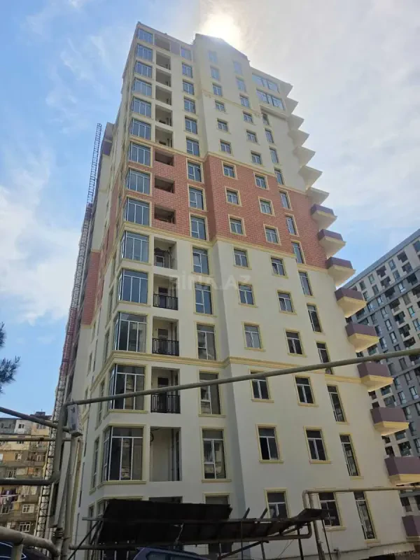 Satılır 2 otaqlı mənzil 77 m²