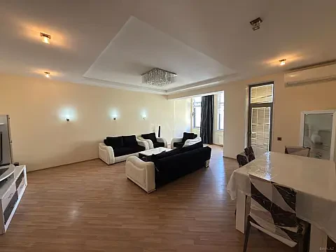 Satılır 4 otaqlı mənzil 212 m² — Bakı, Nizami 4 otaq 212.00 m²