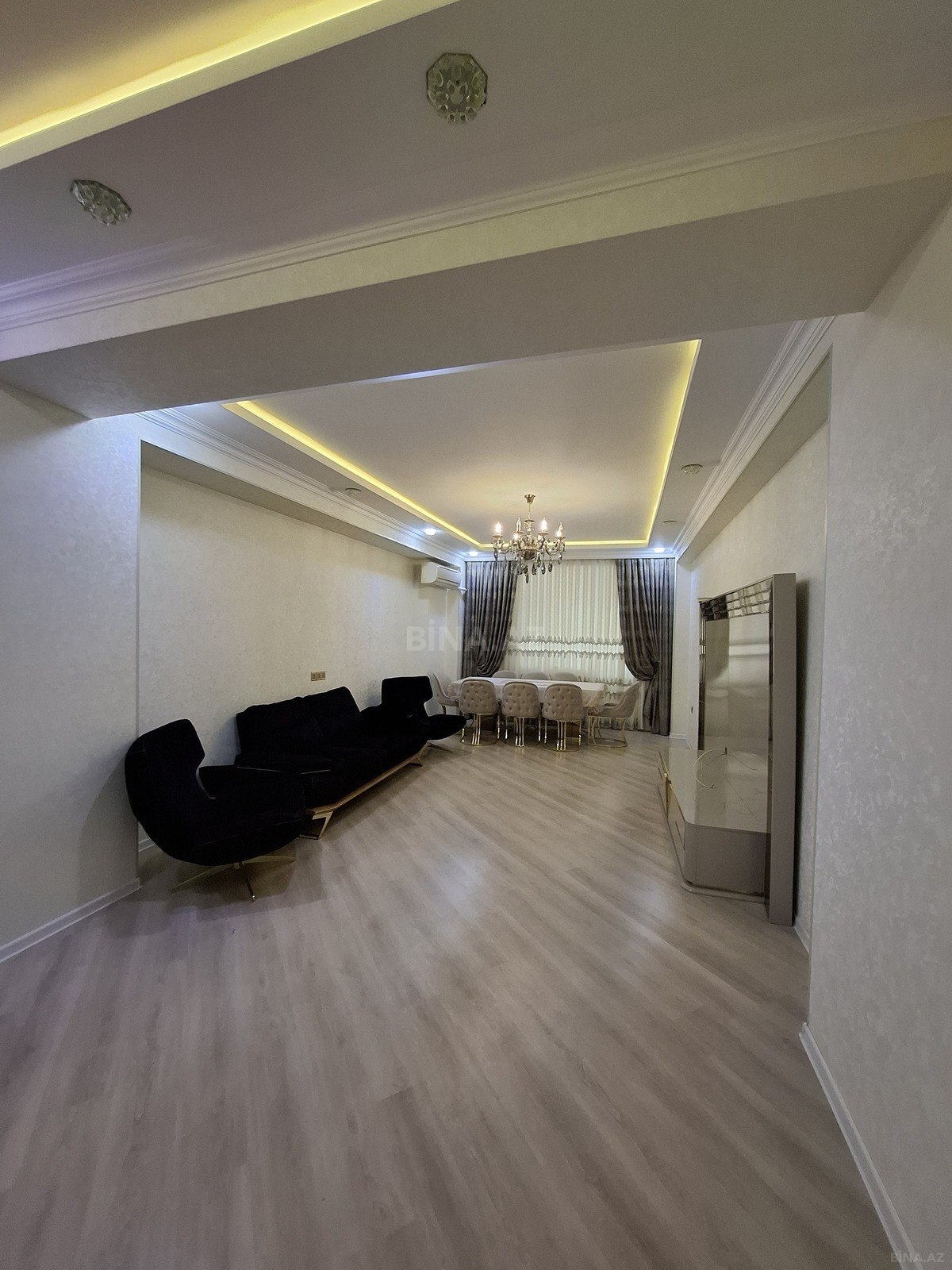 Satılır 3 otaqlı mənzil 142 m²