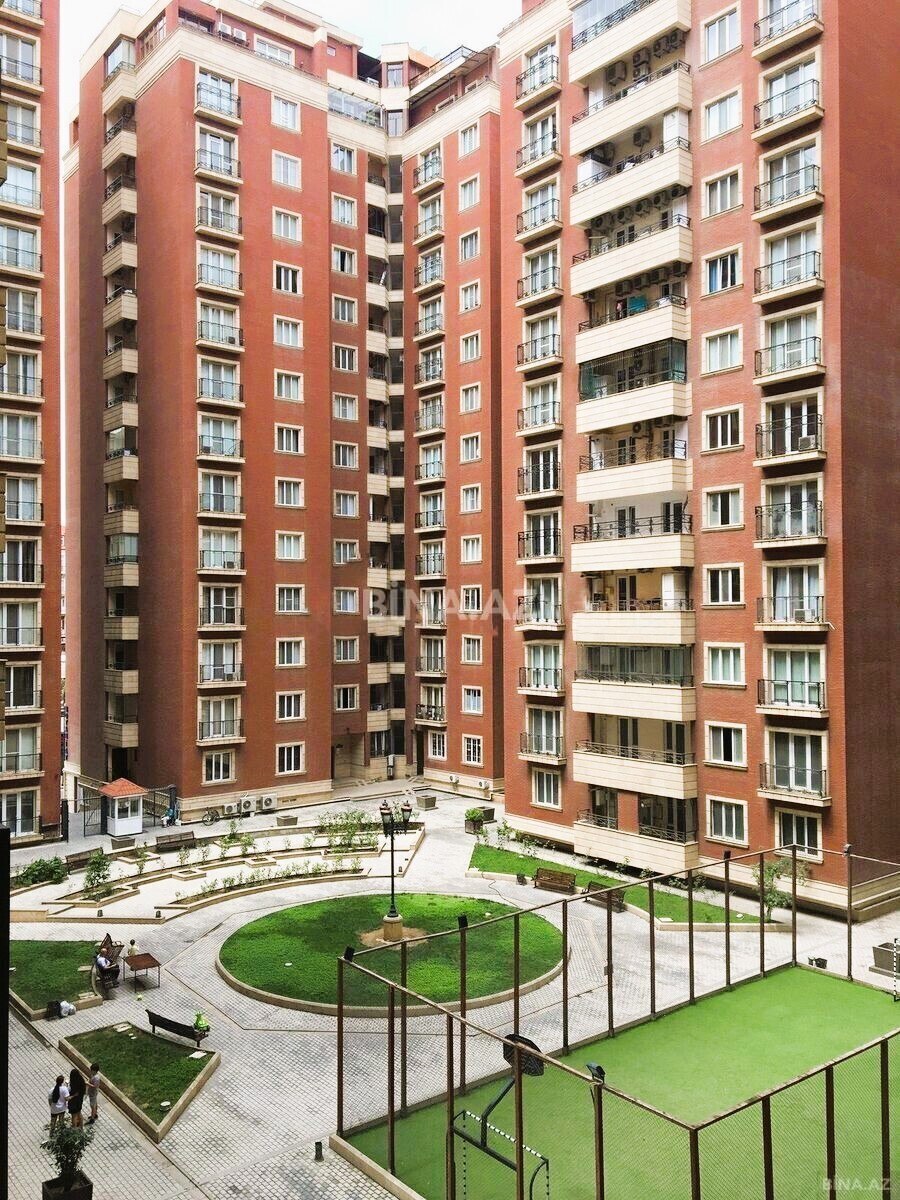 Satılır 3 otaqlı mənzil 140 m²