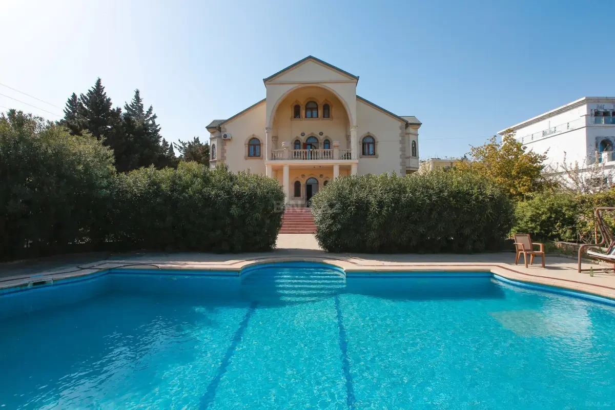 Kirayə verilir 7 otaqlı həyət evi 500 m²