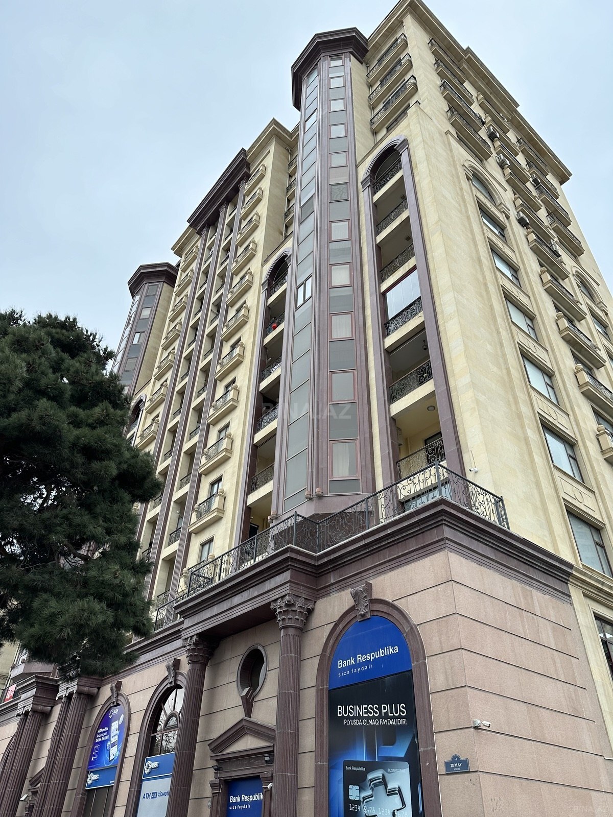 Satılır 3 otaqlı mənzil 145 m²
