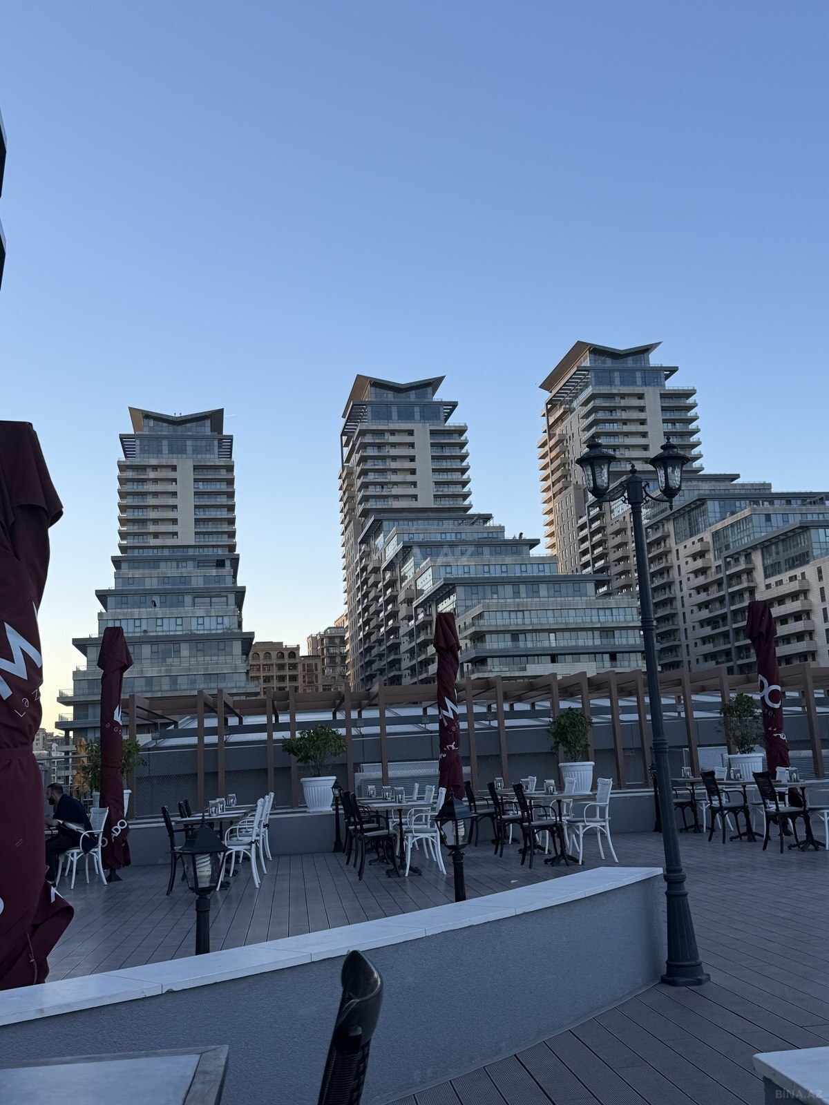Satılır 2 otaqlı mənzil 93 m²