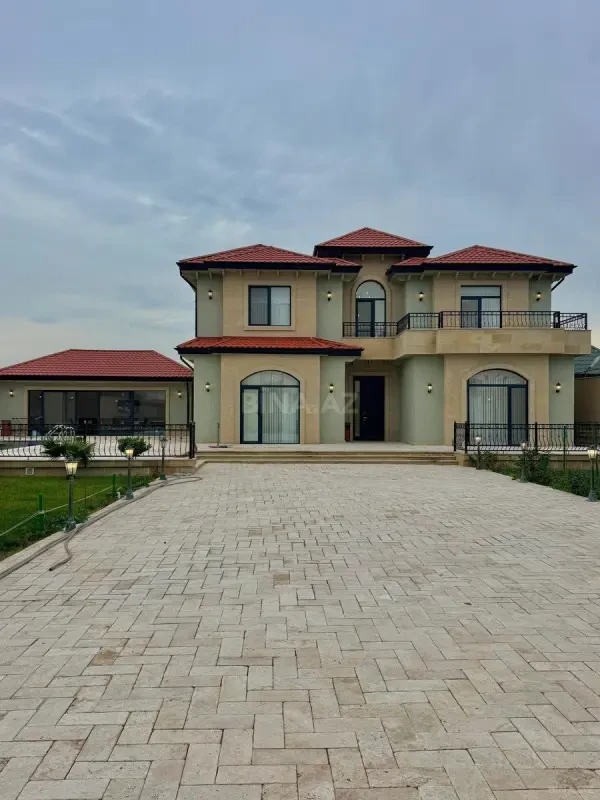 Satılır 5 otaqlı həyət evi 450 m²
