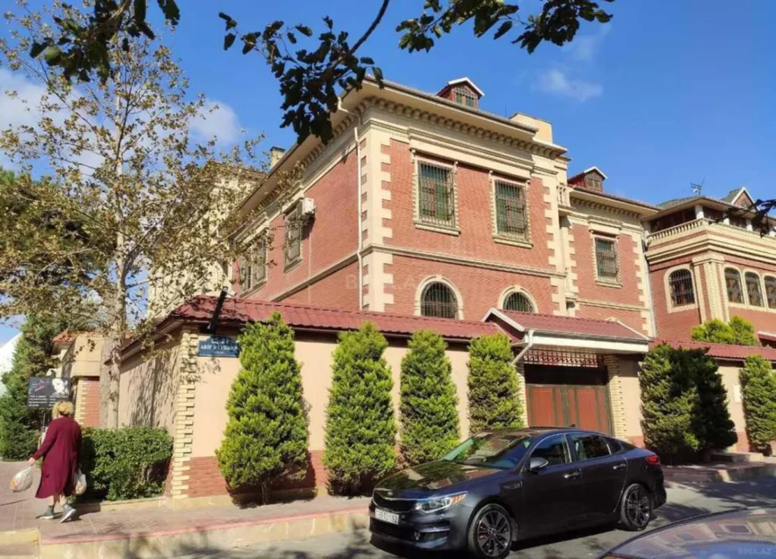 Satılır 7 otaqlı həyət evi 622 m²