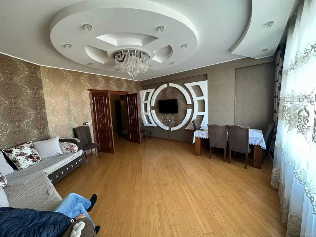 Kirayə verilir 3 otaqlı mənzil 120 m²