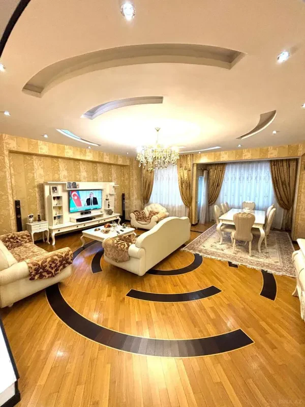 Satılır 5 otaqlı mənzil 228.5 m²