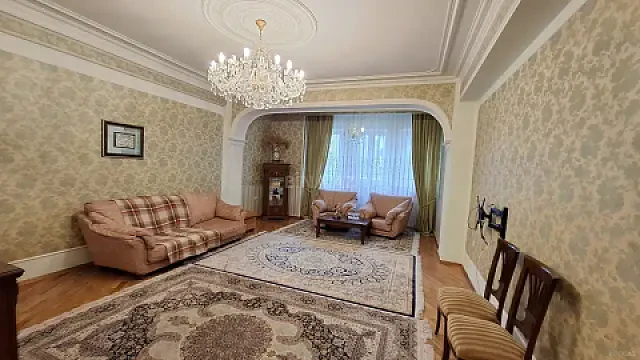 Satılır 4 otaqlı mənzil 160 m² — Bakı 4 otaq 160.00 m²