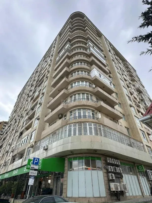 Satılır 3 otaqlı mənzil 138 m²