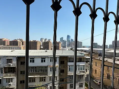 Kirayə verilir 3 otaqlı mənzil 100 m² — Bakı 3 otaq 100.00 m²