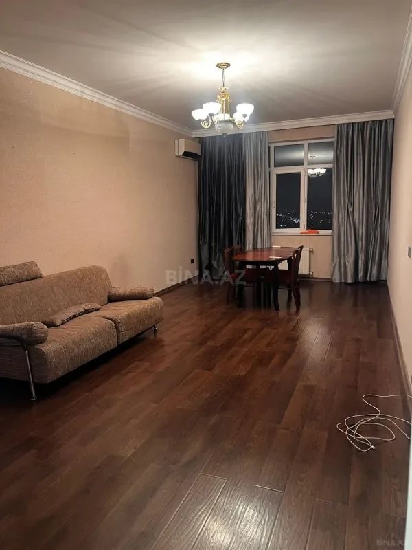 Kirayə verilir 2 otaqlı mənzil 90 m²