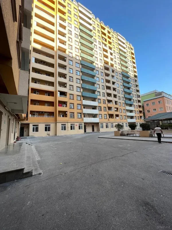 Satılır 3 otaqlı mənzil 124 m²