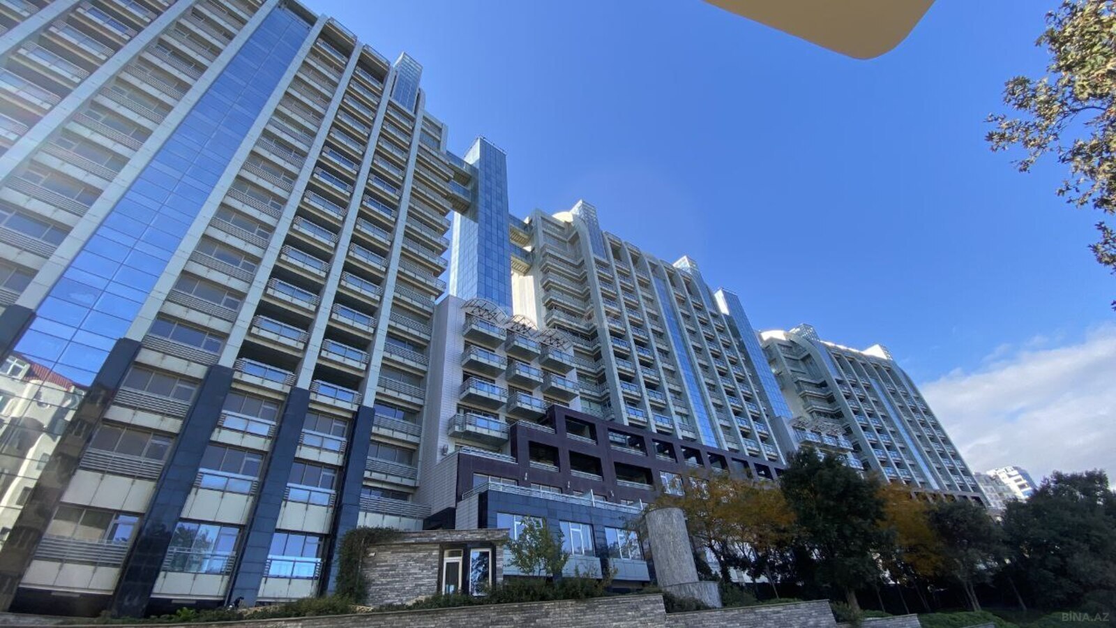 Satılır 3 otaqlı mənzil 143 m²