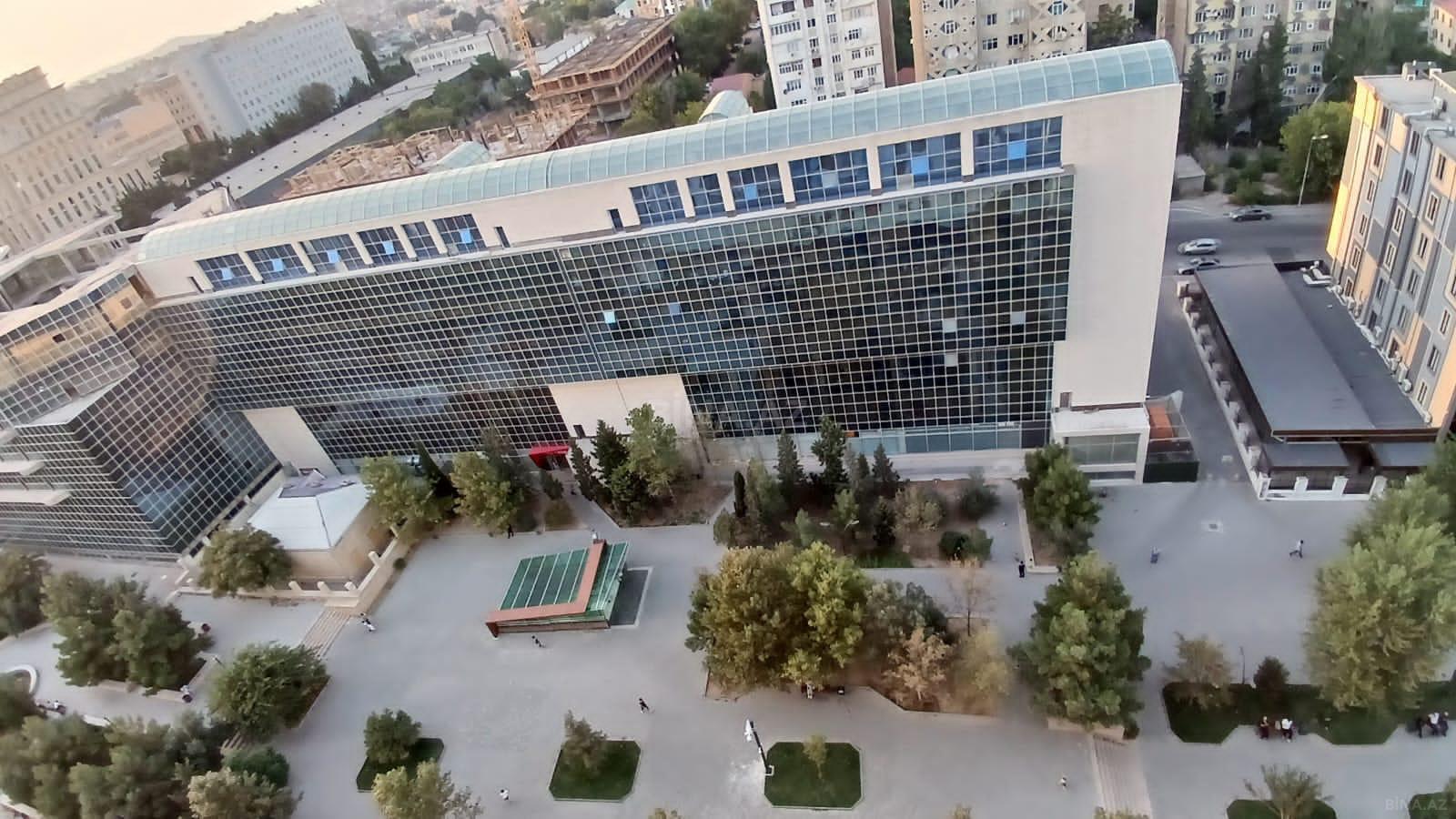 Satılır 3 otaqlı mənzil 141 m²
