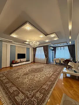 Satılır 4 otaqlı mənzil 160 m² — Bakı, Memar Əcəmi yanı 4 otaq 160.00 m²