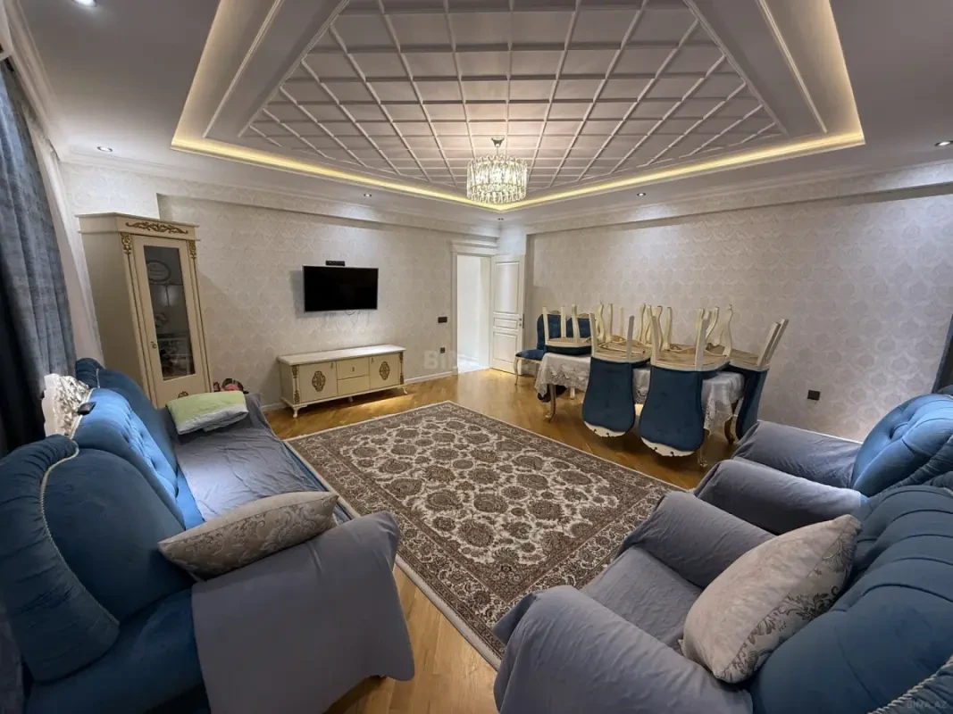 Satılır 2 otaqlı mənzil 106 m²