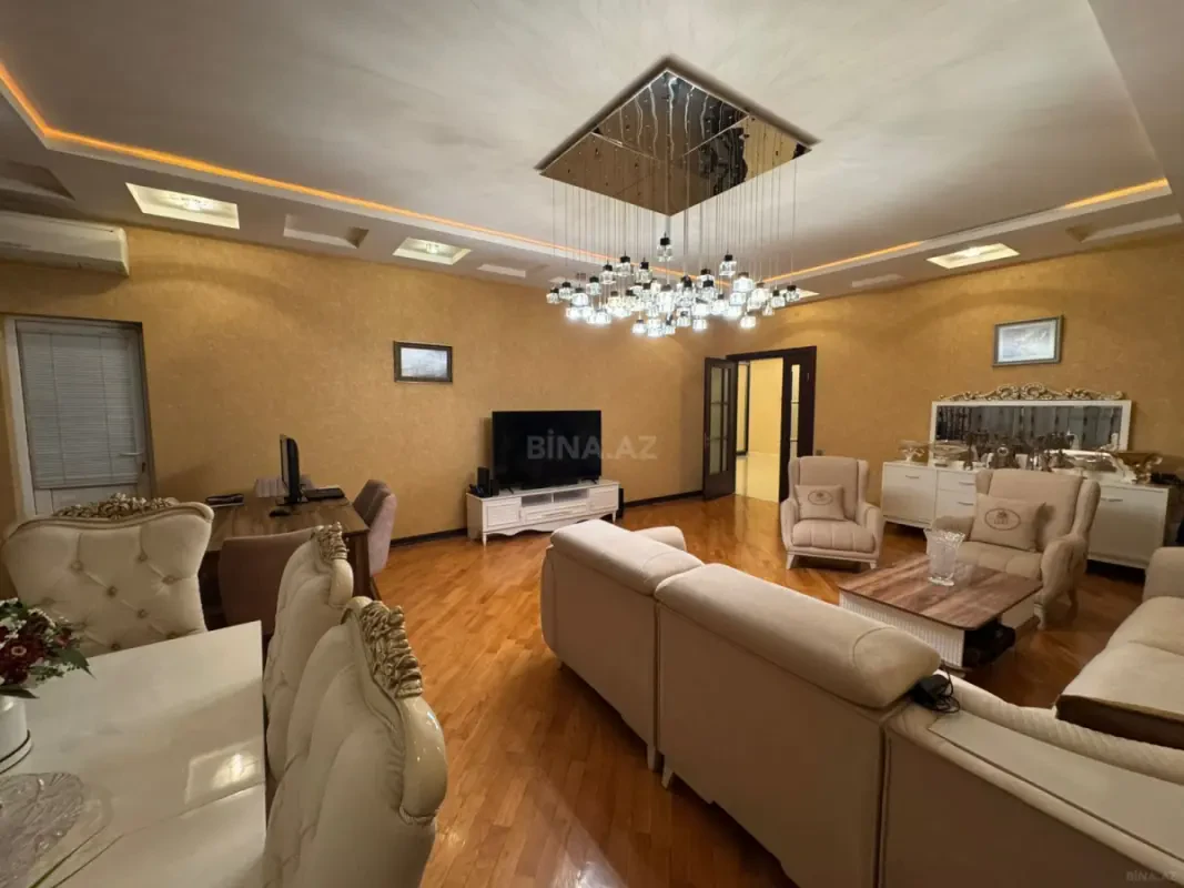 Satılır 4 otaqlı mənzil 200 m²