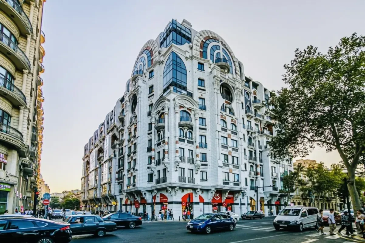 Satılır 4 otaqlı mənzil 171 m²