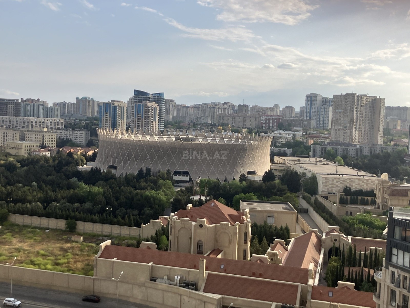 Satılır 3 otaqlı mənzil 132 m²