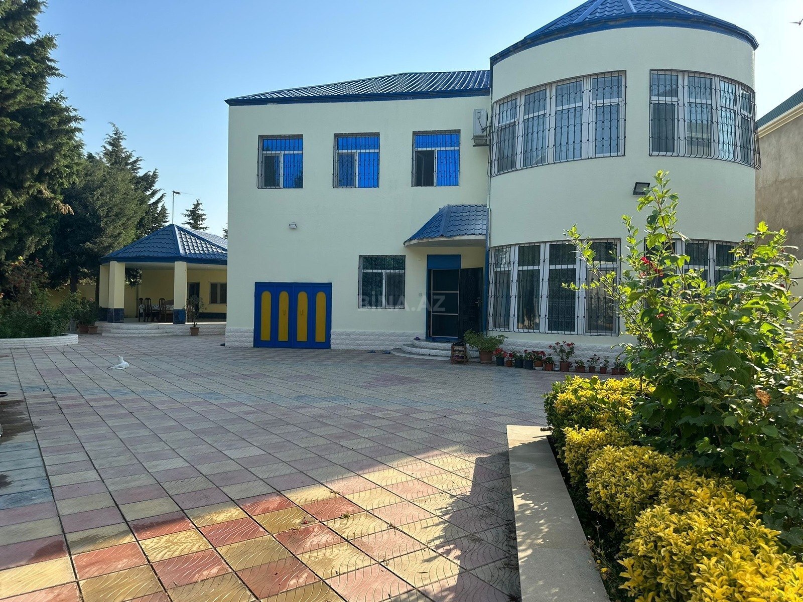Satılır 9 otaqlı həyət evi 330 m²
