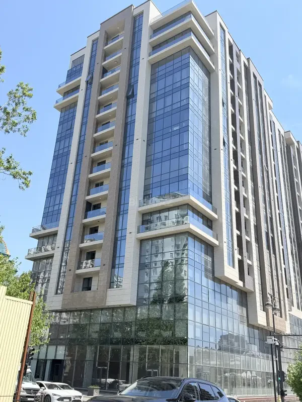 Satılır 4 otaqlı mənzil 255 m²