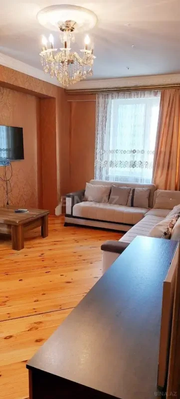 Kirayə verilir 2 otaqlı mənzil 82 m²