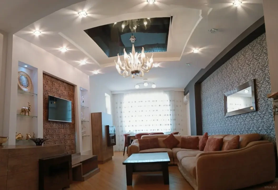 Satılır 3 otaqlı mənzil 130 m²
