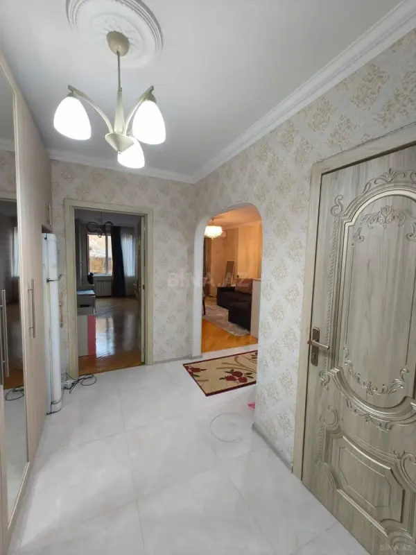 Kirayə verilir 2 otaqlı mənzil 72 m²