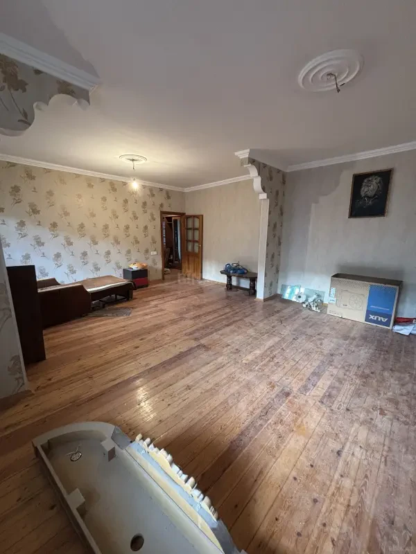 Kirayə verilir 4 otaqlı mənzil 120 m²