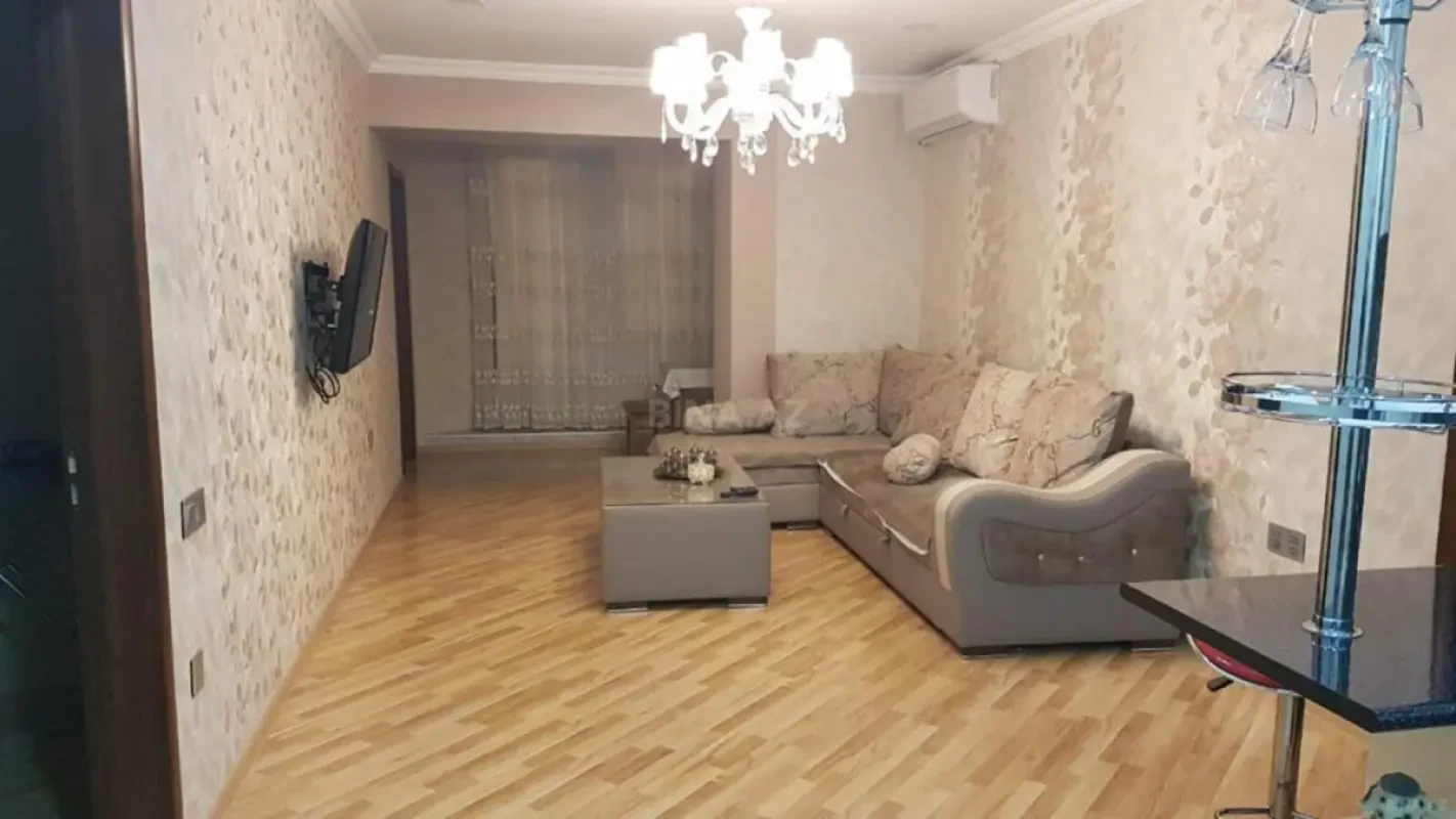 Kirayə verilir 4 otaqlı mənzil 103 m²