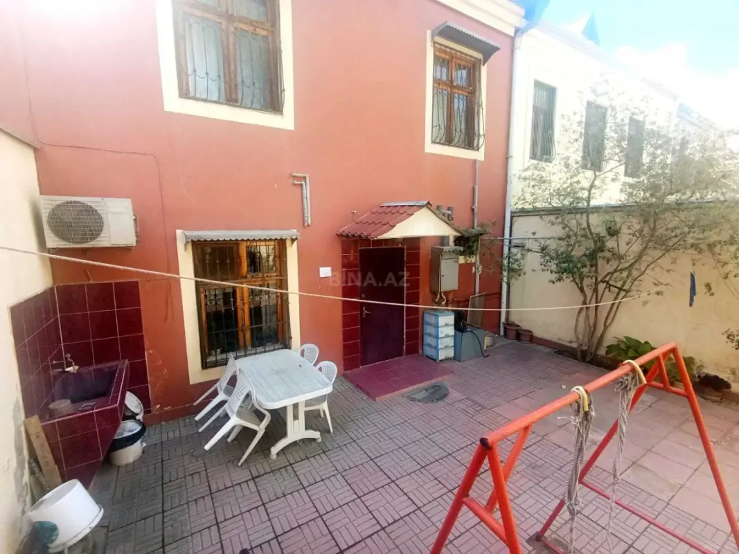 Satılır 5 otaqlı həyət evi 200 m²