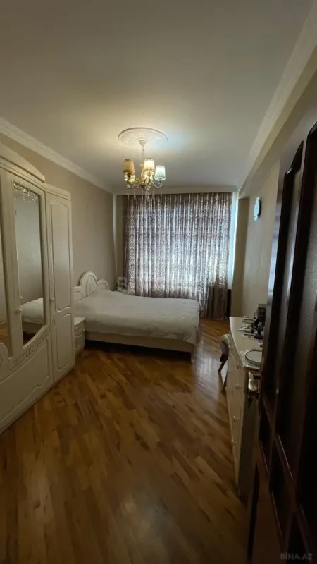 Satılır 3 otaqlı mənzil 116 m²