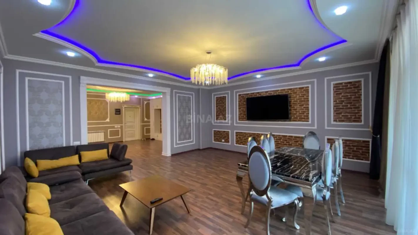 Satılır 5 otaqlı mənzil 300 m²