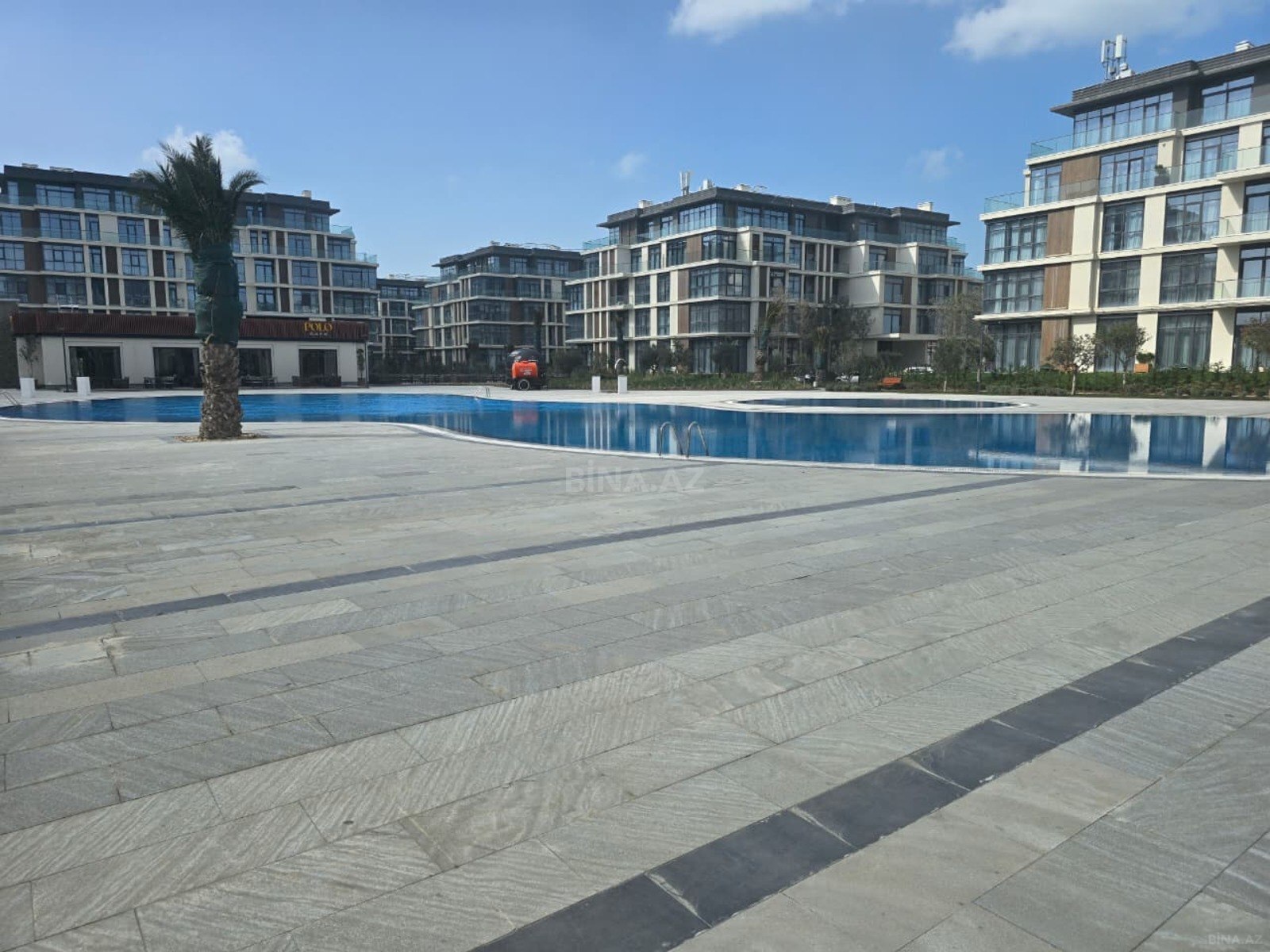 Satılır 4 otaqlı mənzil 209 m²