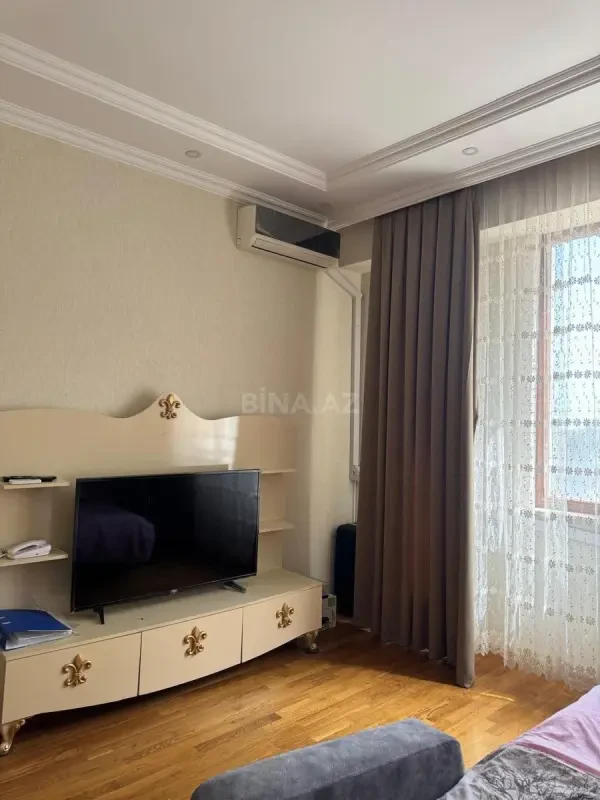 Kirayə verilir 2 otaqlı mənzil 70 m²
